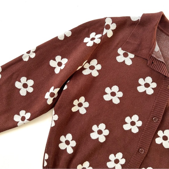 Almost Famous Retro Mod Brown & White Daisy Floral Collared Cardigan Sweater - Picture 2 of 6